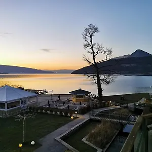 duplex-baie-des-voiles-acces-prive-lac-annecy.hotels-rhonealpes.com/